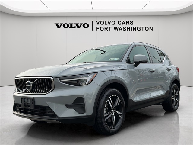 2025 Volvo XC40 B5 Core
