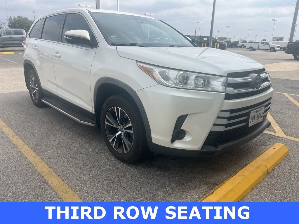 Used Car 2019 Toyota Highlander  Le Plus For Sale Under $20,000 In Floresville, Texas