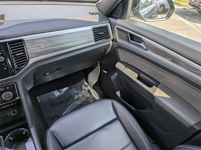 2022 Volkswagen Atlas Cross Sport 3.6L V6 SE w/Technology Black at Stokes Volkswagen