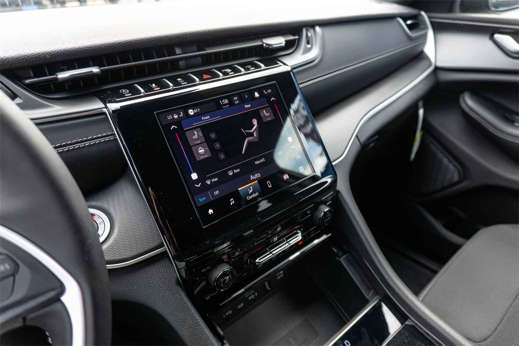 New Car 2025 Jeep Grand Cherokee L  Laredo For Sale Under $50,000 In San Marcos, Texas