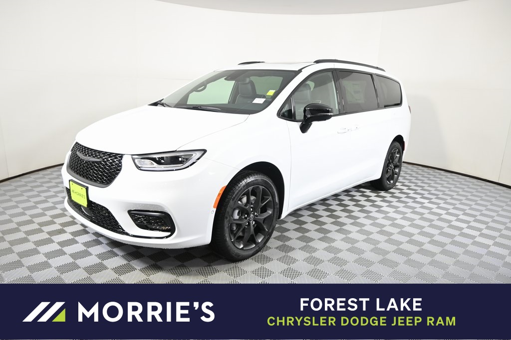 2026 Chrysler Pacifica Limited's photo