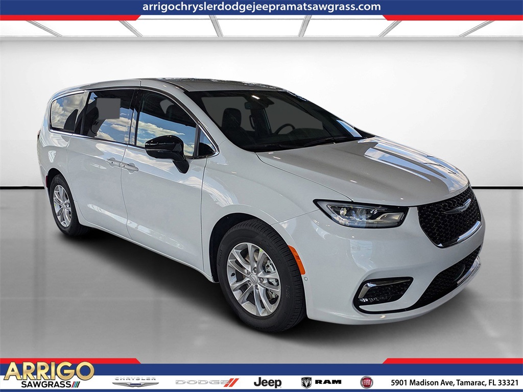 2026 Chrysler Pacifica Select's photo