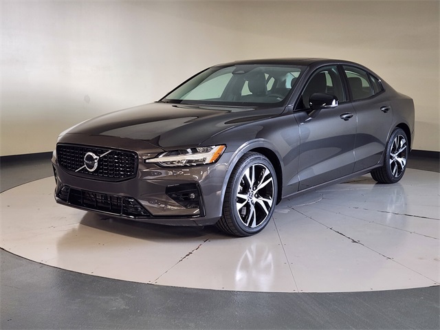 2024 Volvo S60 B5 Core Dark Theme