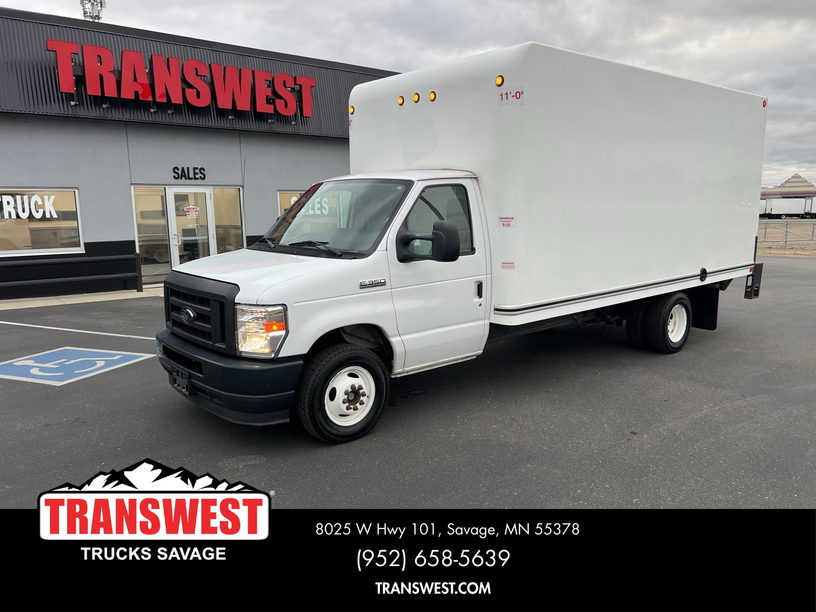 2022 Ford E-Series Chassis E-350 SD Cutaway SB RWD