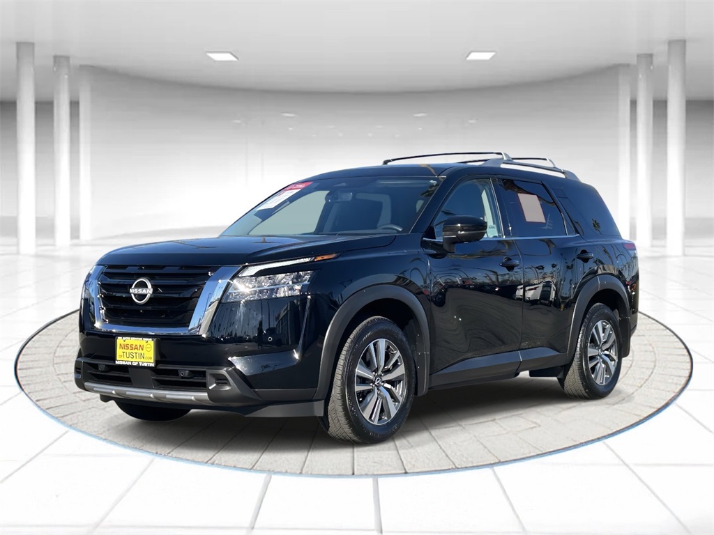2024 Nissan Pathfinder SL's photo