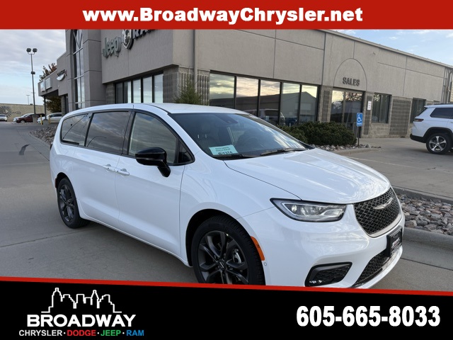 2026 Chrysler Pacifica Select FWD