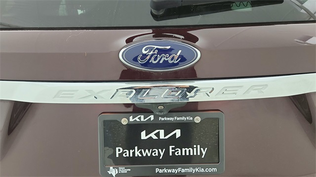 2018 Ford Explorer XLT Red at Autostrade