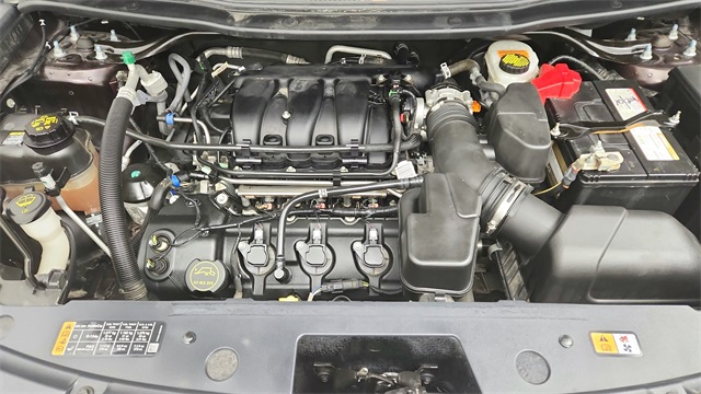 2018 Ford Explorer XLT Red at Autostrade