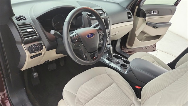 2018 Ford Explorer XLT Red at Autostrade