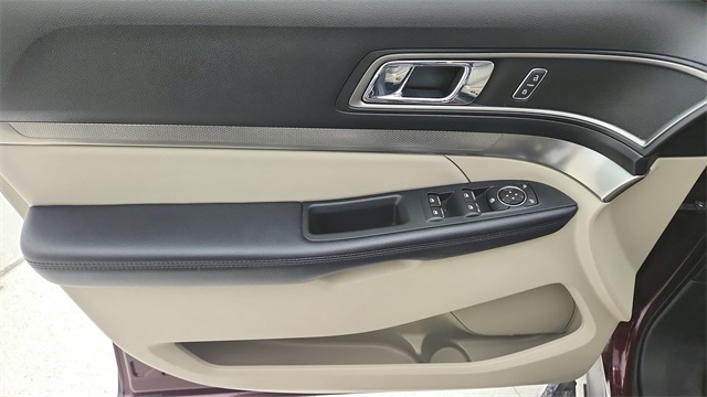 2018 Ford Explorer XLT Red at Autostrade