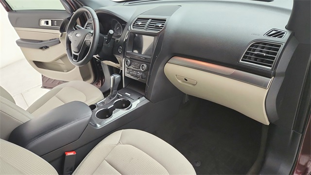 2018 Ford Explorer XLT Red at Autostrade