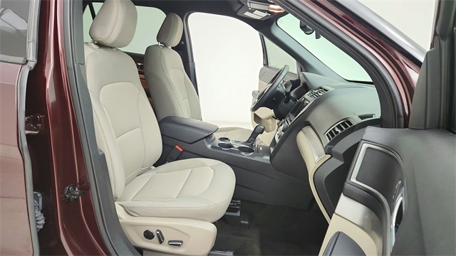 2018 Ford Explorer XLT Red at Autostrade