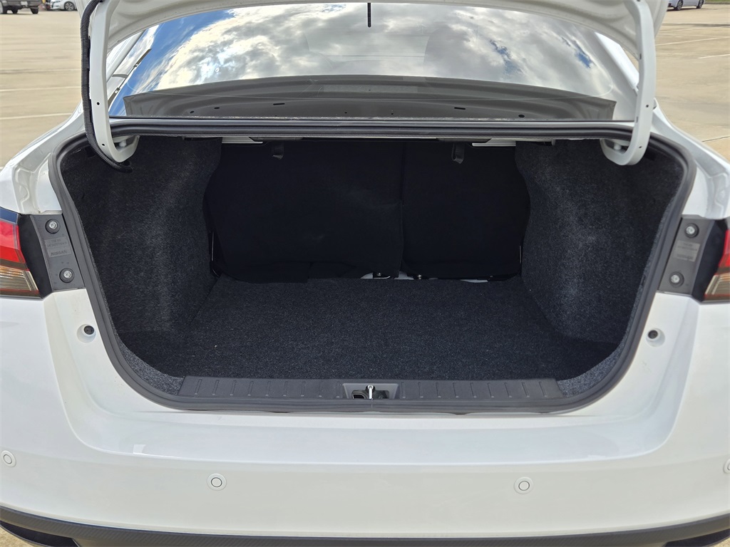 2025 Nissan Versa 1.6 S - 9