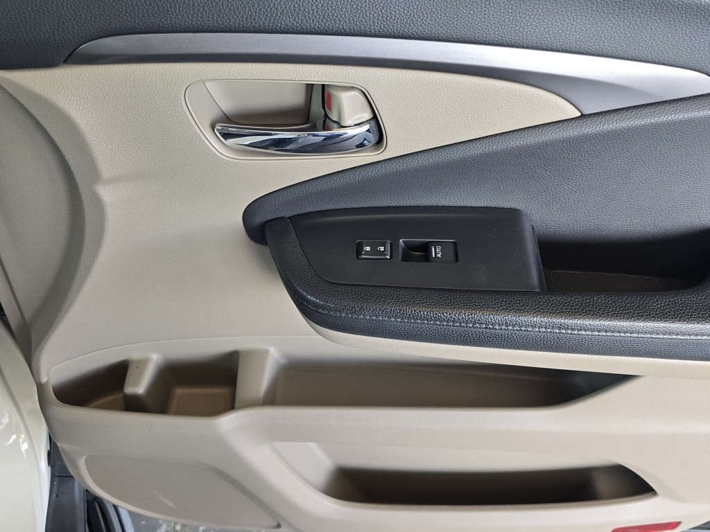 Thumbnail: 2017 Honda Pilot - 12