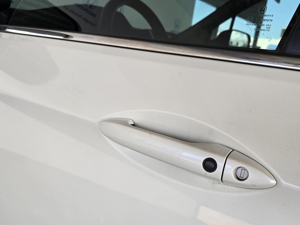 Thumbnail: 2017 Honda Pilot - 15