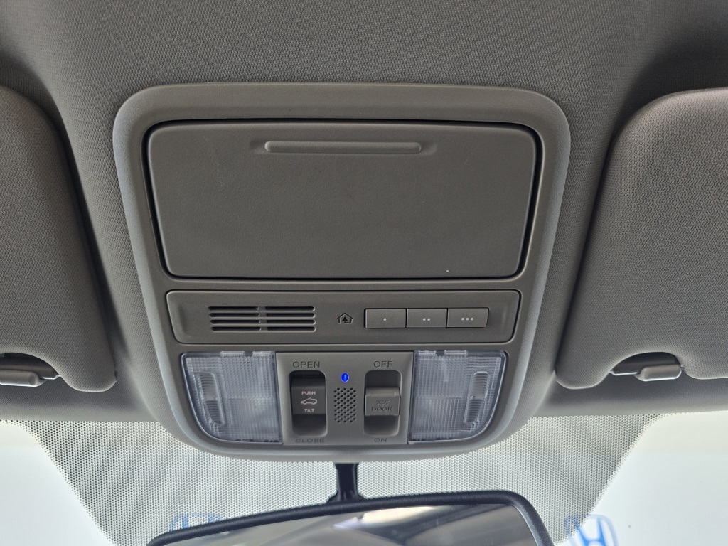 Thumbnail: 2017 Honda Pilot - 20