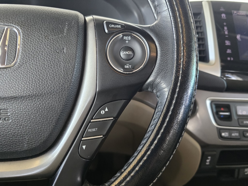 Thumbnail: 2017 Honda Pilot - 23