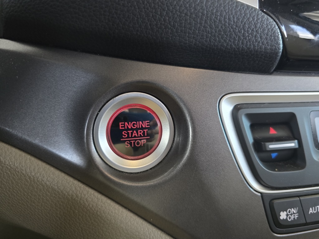 Thumbnail: 2017 Honda Pilot - 24