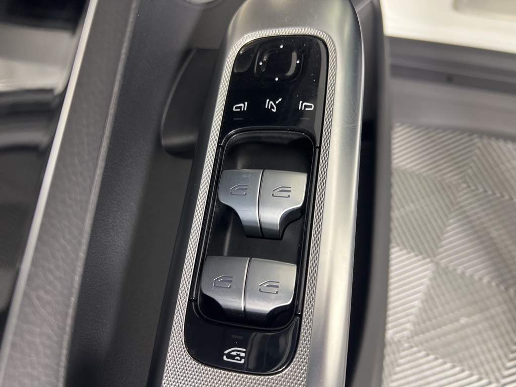 2025 Mercedes Benz GLC 300 4MATIC photo 30