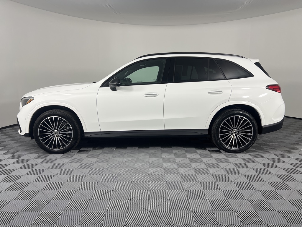 2025 Mercedes Benz GLC 300 4MATIC photo 3