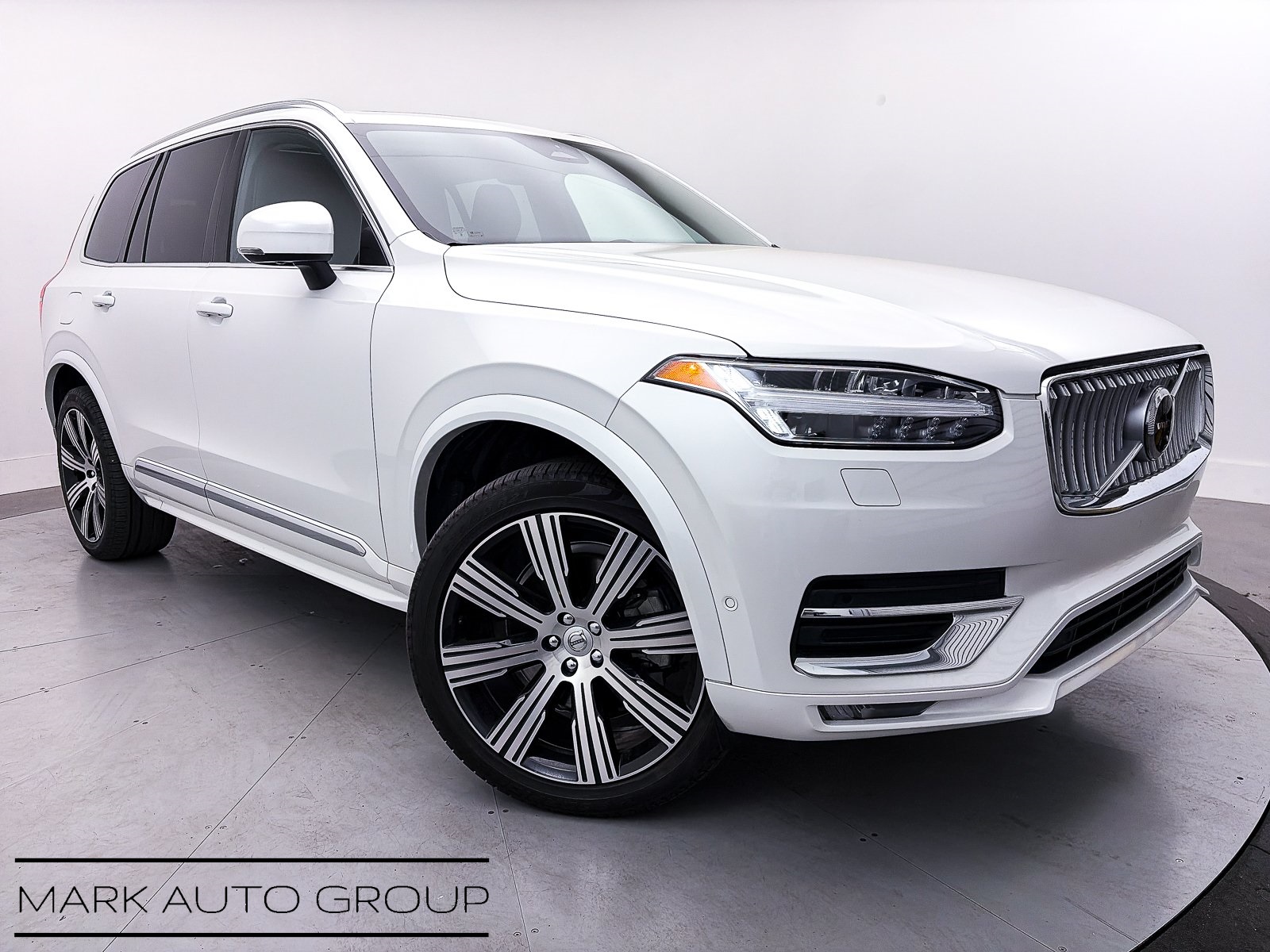 2024 Volvo XC90 B6 Plus Bright Theme