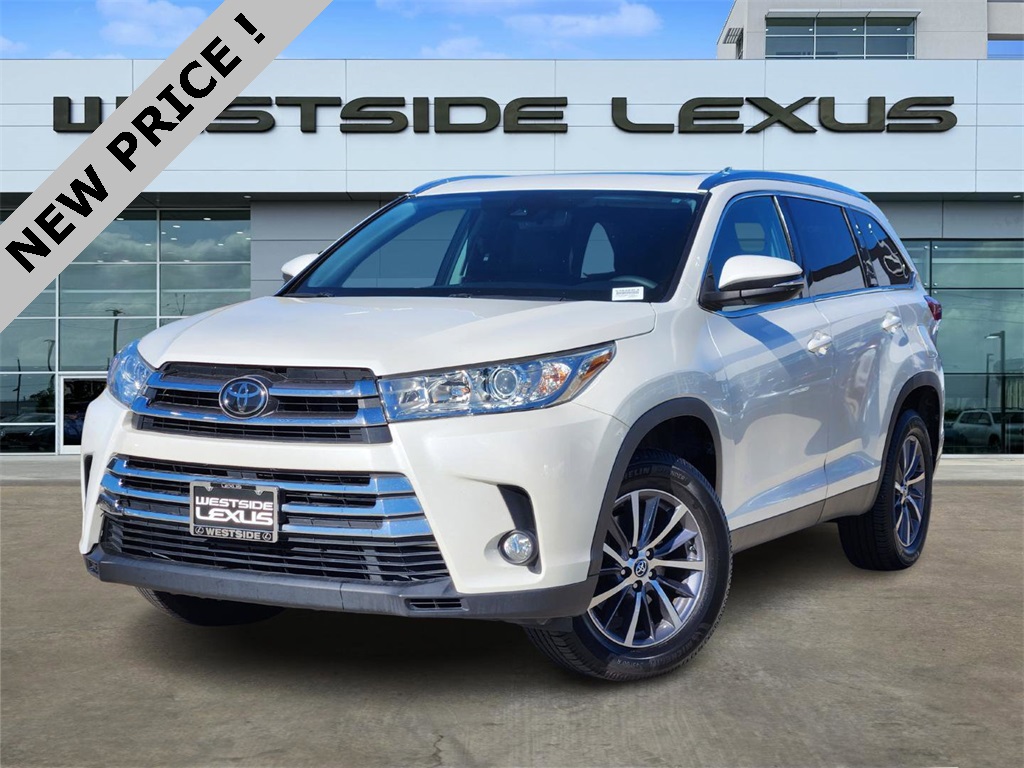 2019 Toyota Highlander XLE White at Autostrade