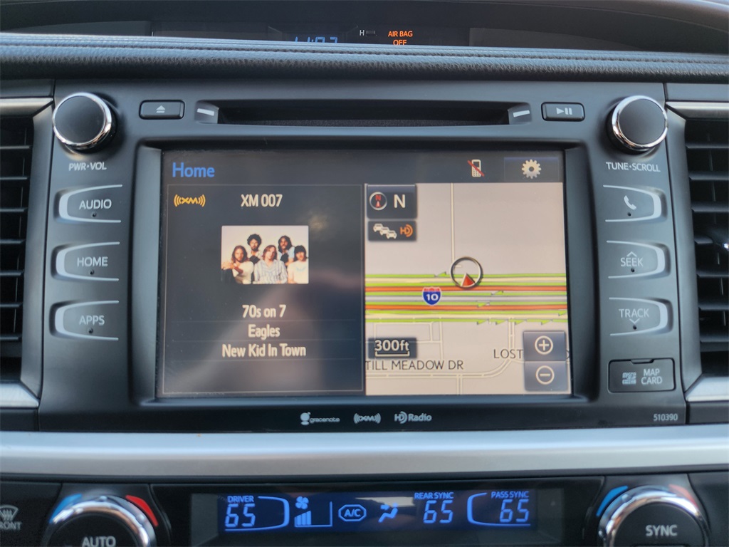 2019 Toyota Highlander XLE White at Autostrade