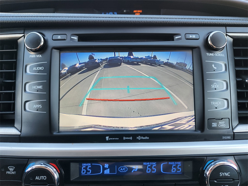 2019 Toyota Highlander XLE White at Autostrade