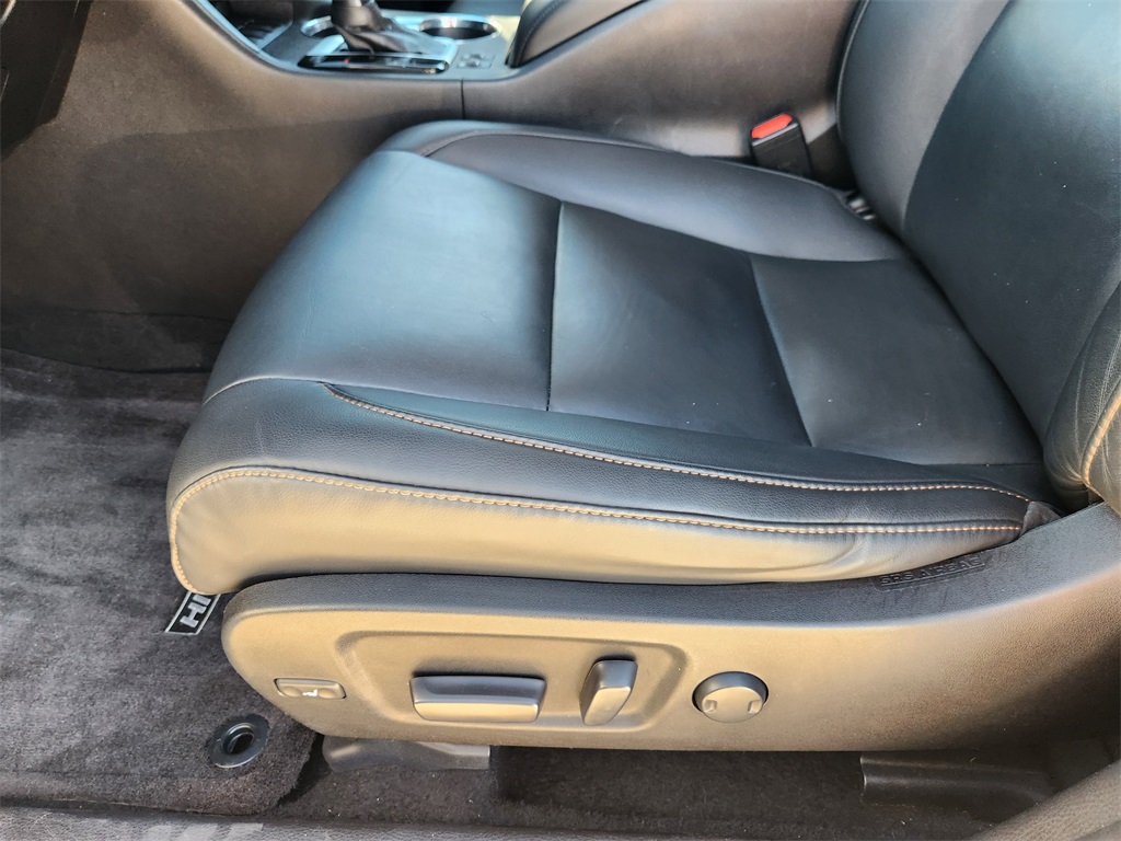 2019 Toyota Highlander XLE White at Autostrade