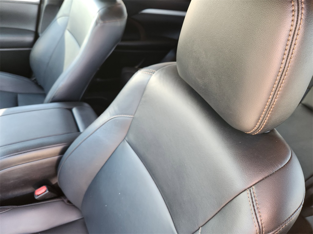 2019 Toyota Highlander XLE White at Autostrade