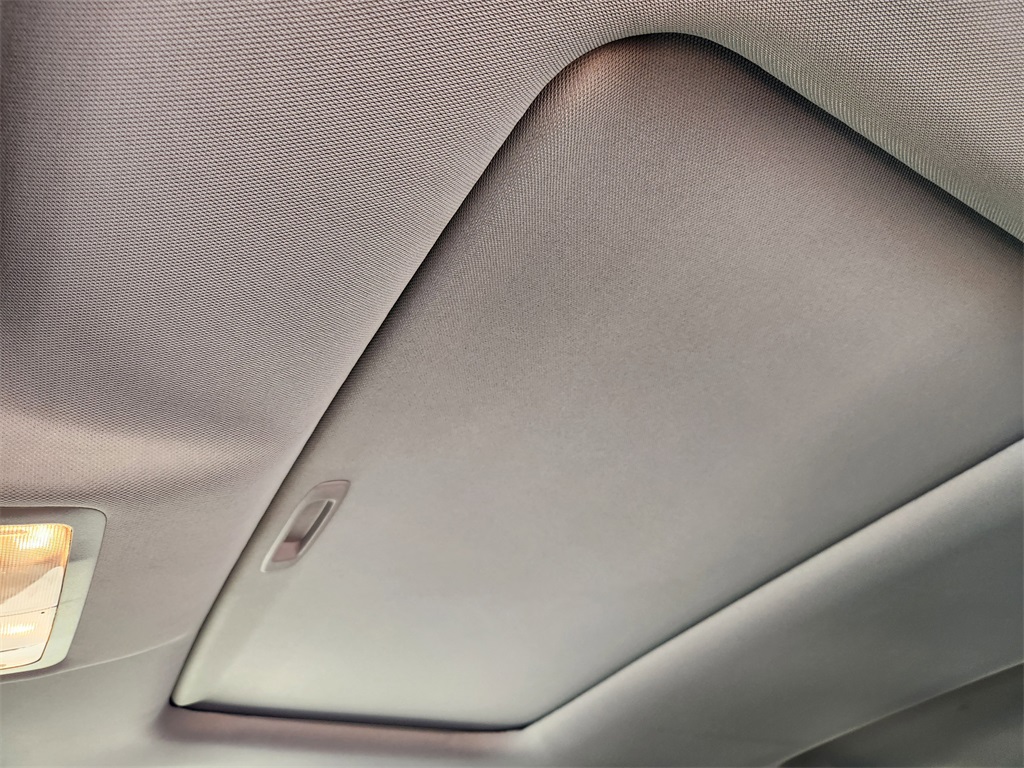 2019 Toyota Highlander XLE White at Autostrade