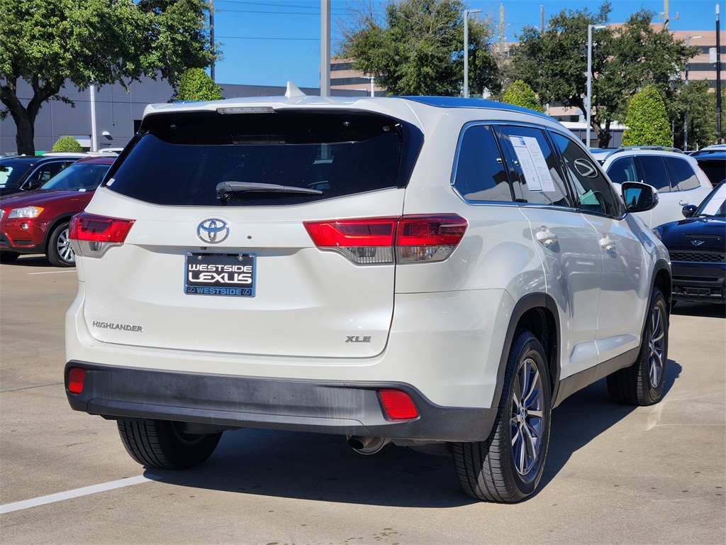 2019 Toyota Highlander XLE White at Autostrade