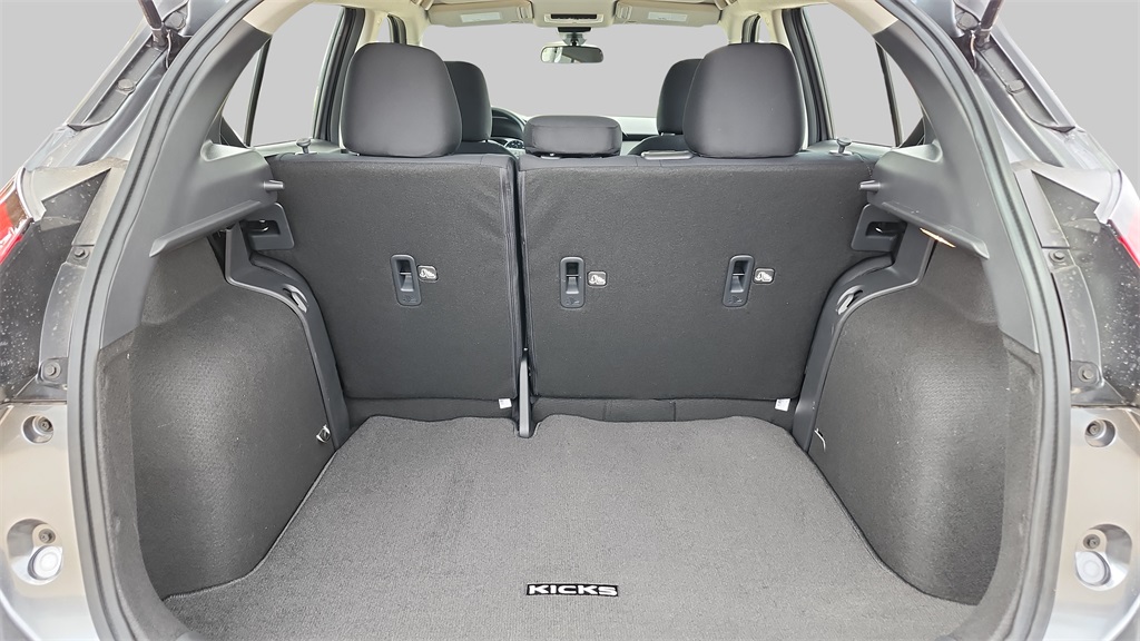 2025 Nissan Kicks Play