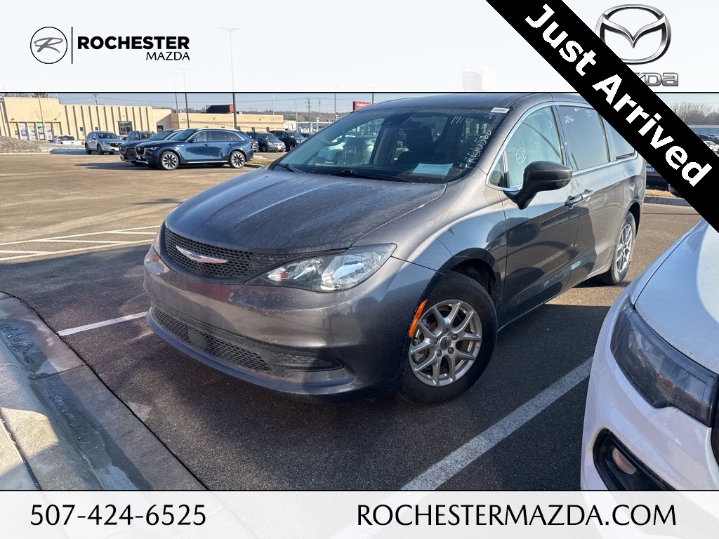 2023 Chrysler Voyager LX FWD