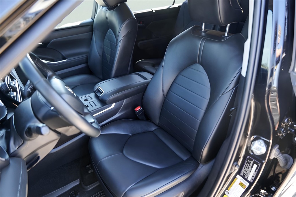 Used Car 2023 Toyota Highlander  Xle For Sale Under $35,000 In Austin, Texas