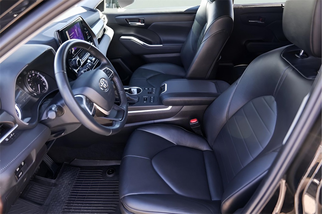 Used Car 2023 Toyota Highlander  Xle For Sale Under $35,000 In Austin, Texas