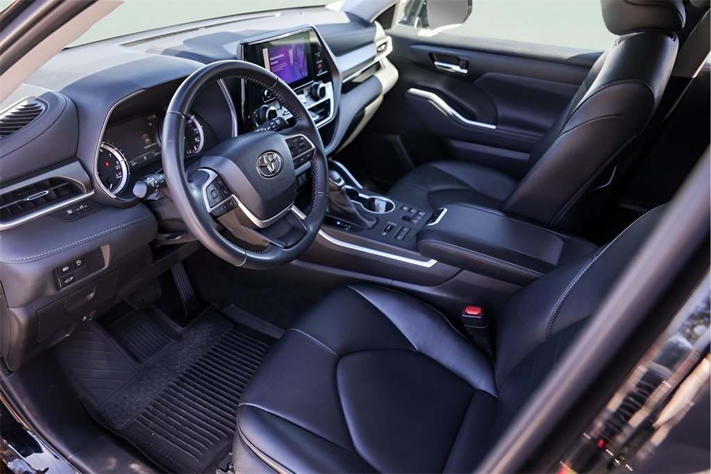 Used Car 2023 Toyota Highlander  Xle For Sale Under $35,000 In Austin, Texas