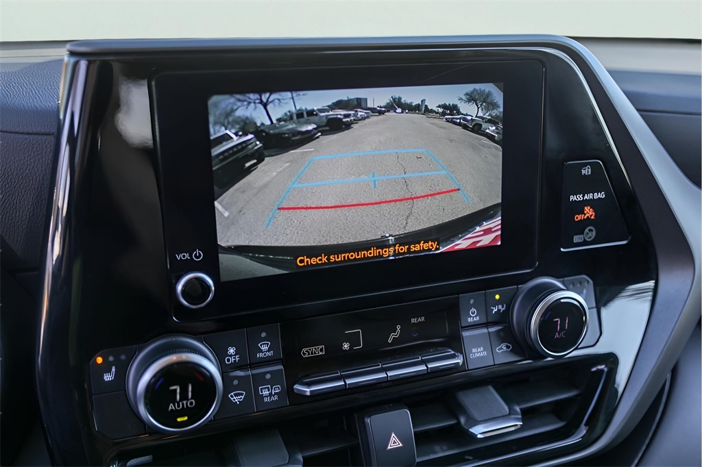 Used Car 2023 Toyota Highlander  Xle For Sale Under $35,000 In Austin, Texas