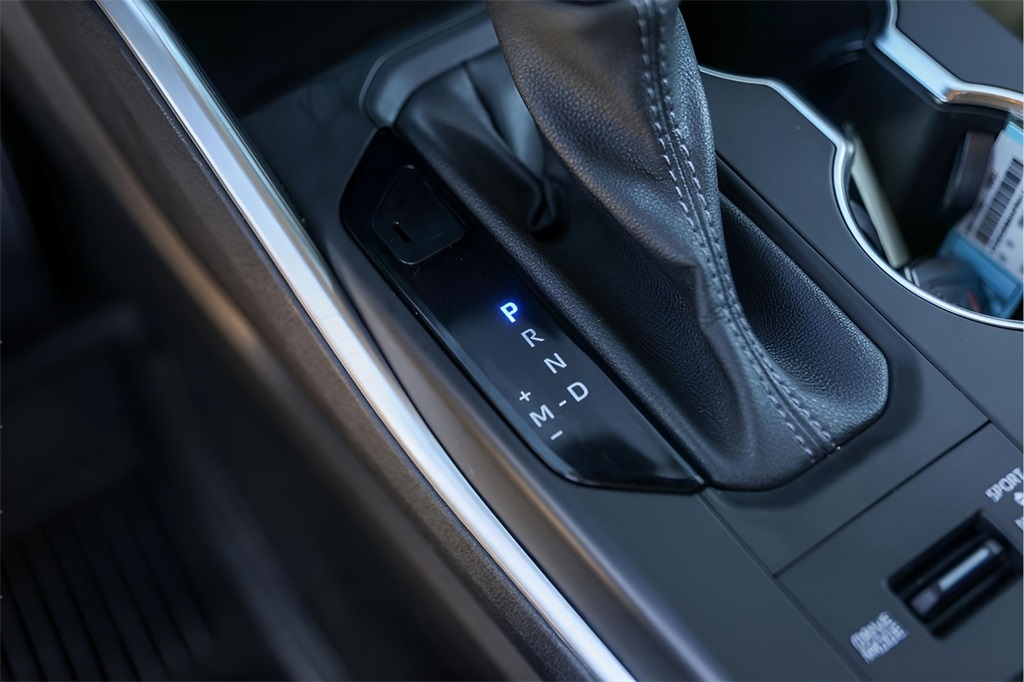 Used Car 2023 Toyota Highlander  Xle For Sale Under $35,000 In Austin, Texas