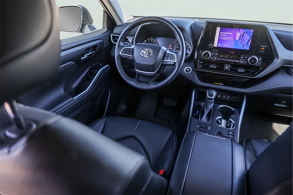 Used Car 2023 Toyota Highlander  Xle For Sale Under $35,000 In Austin, Texas