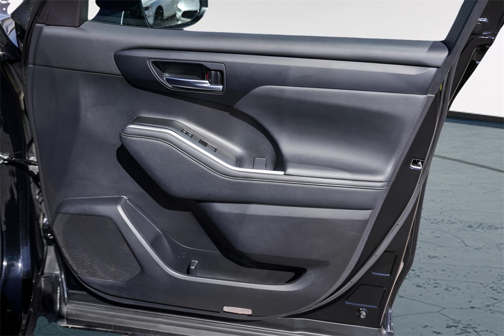 Used Car 2023 Toyota Highlander  Xle For Sale Under $35,000 In Austin, Texas