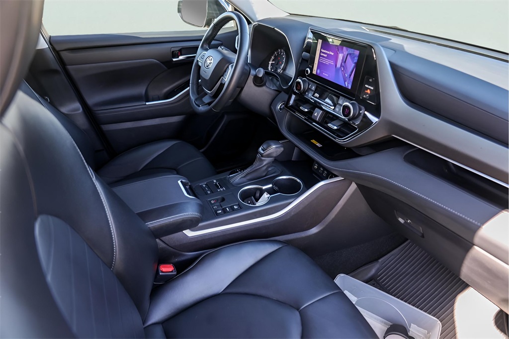 Used Car 2023 Toyota Highlander  Xle For Sale Under $35,000 In Austin, Texas