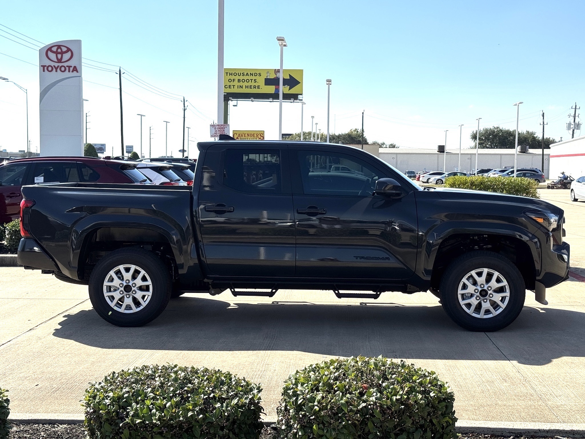 2025 Toyota Tacoma SR5 - 8