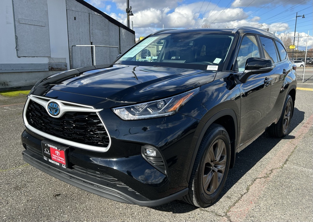 2023 Toyota Highlander Hybrid Bronze Edition AWD