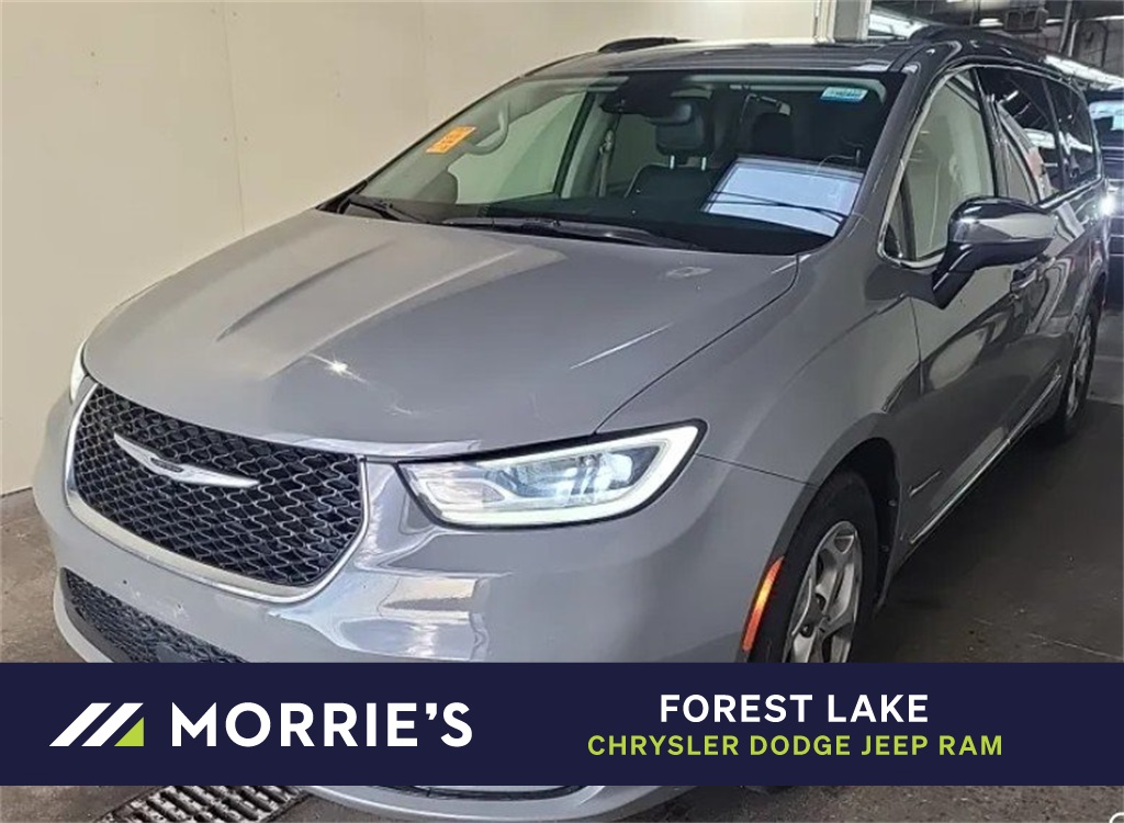 2023 Chrysler Pacifica Limited's photo