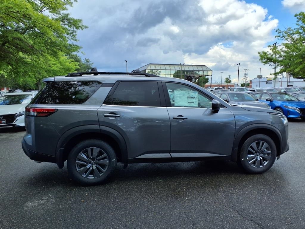 2025 Nissan Pathfinder SV photo 3