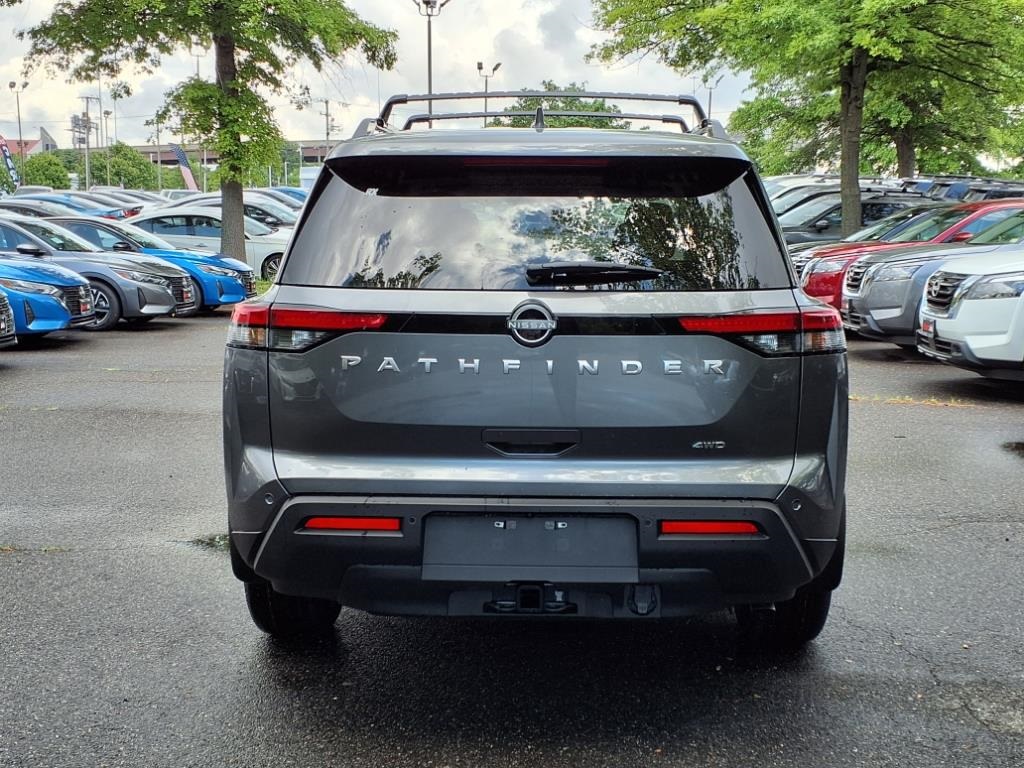 2025 Nissan Pathfinder SV photo 4