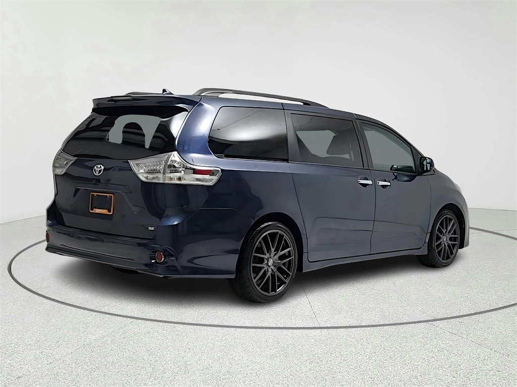 2018 Toyota Sienna SE - 5