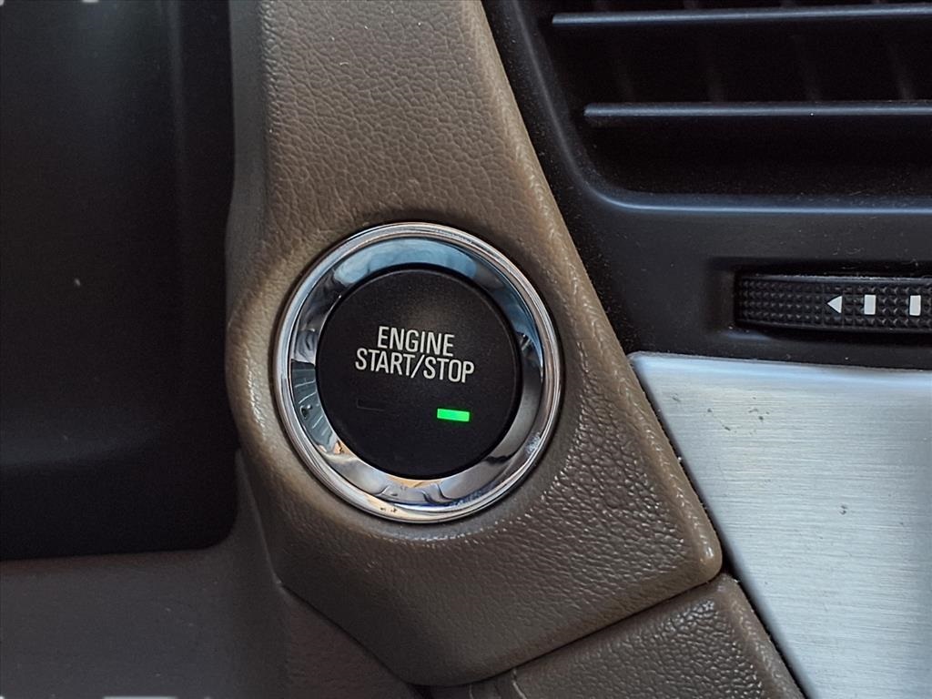 2017 GMC Yukon SLT White at Bayway Cadillac of The Woodlands