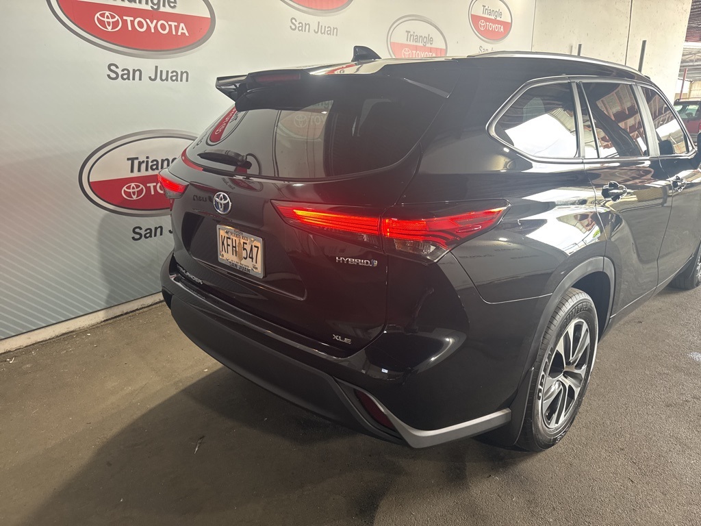 Thumbnail: 2023 Toyota Highlander - 21